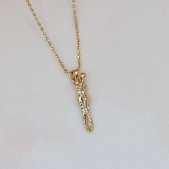 "Romantic Rose Gold Hug Pendant Necklace for Everyday Elegance, XPNL0199 - Picture 10 of 12